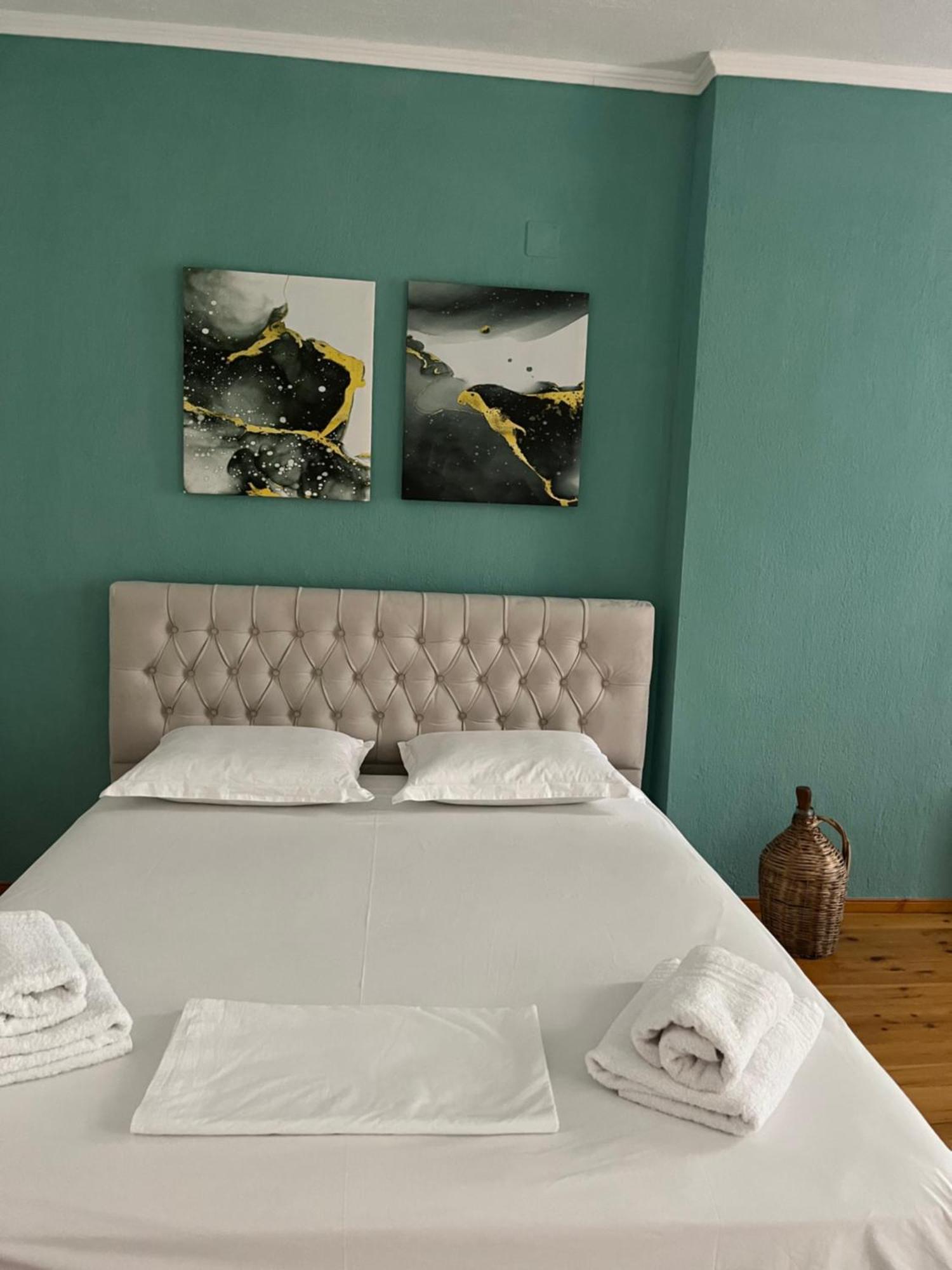 Vrenjo Guesthouse Gjirokastër 外观 照片
