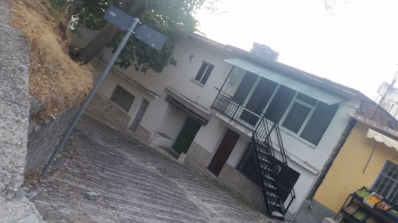 Vrenjo Guesthouse Gjirokastër 外观 照片